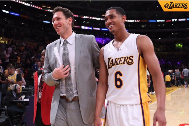 西部在首节 西部在首节