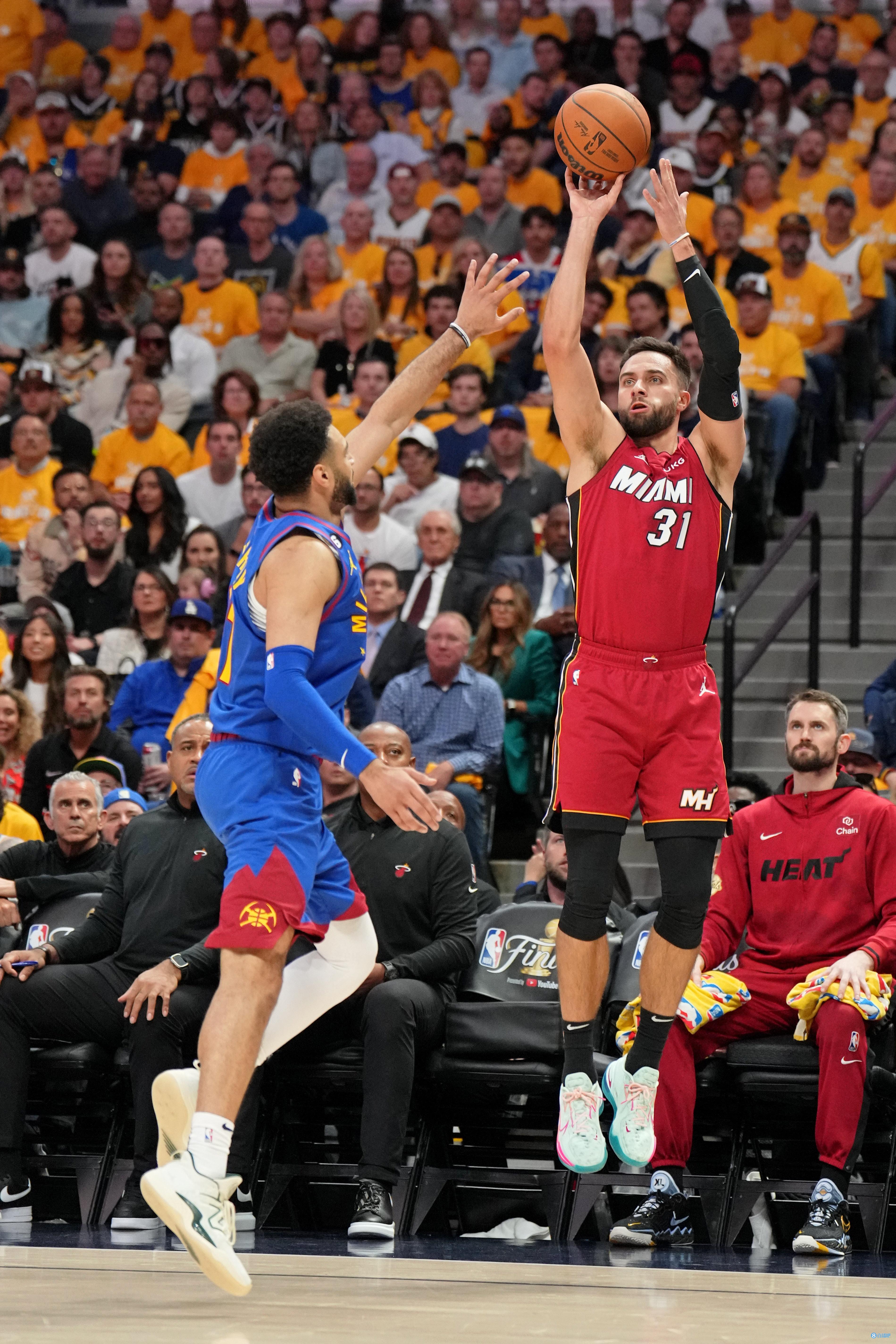 会收益并降 会收益并降